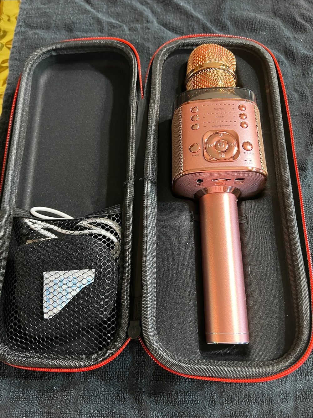 Y20 Portable Wireless Karaoke Microphone in Metallic Rose